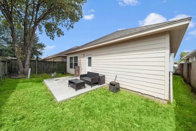 Building Photo - 18319 Hillingdon Ln