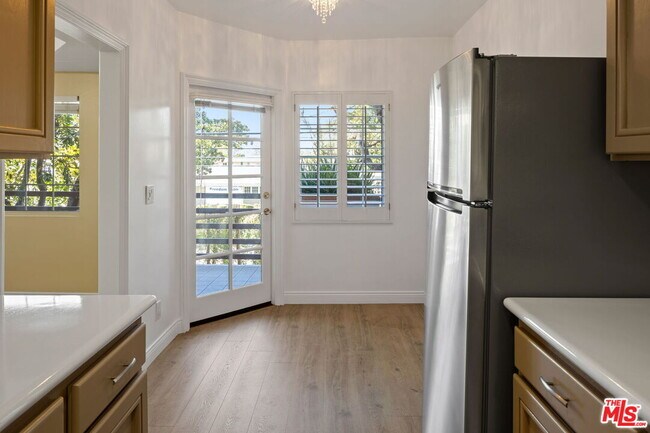Building Photo - 4310 Cahuenga Blvd