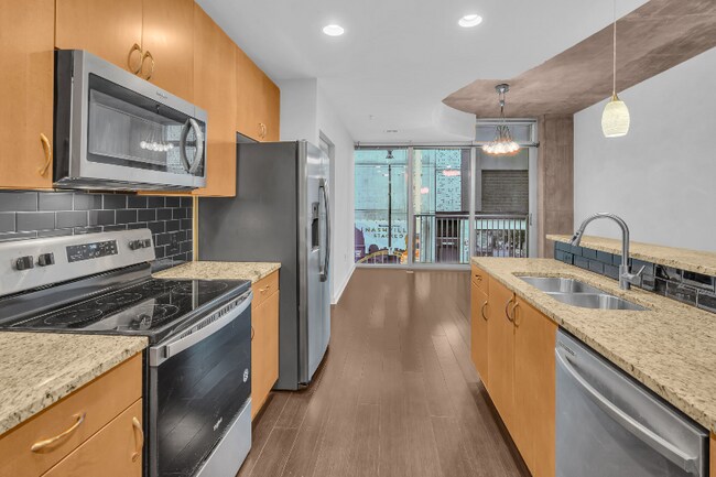 Building Photo - 301 Demonbreun St