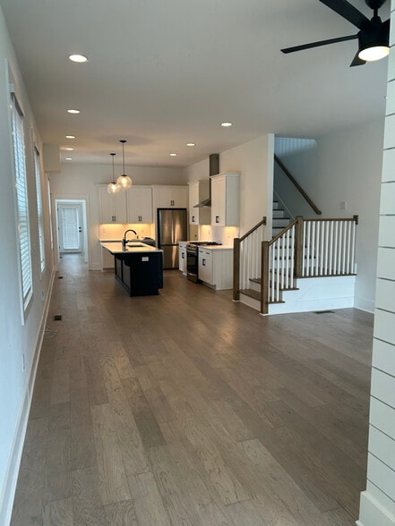 Building Photo - 924 Caruthers Ave