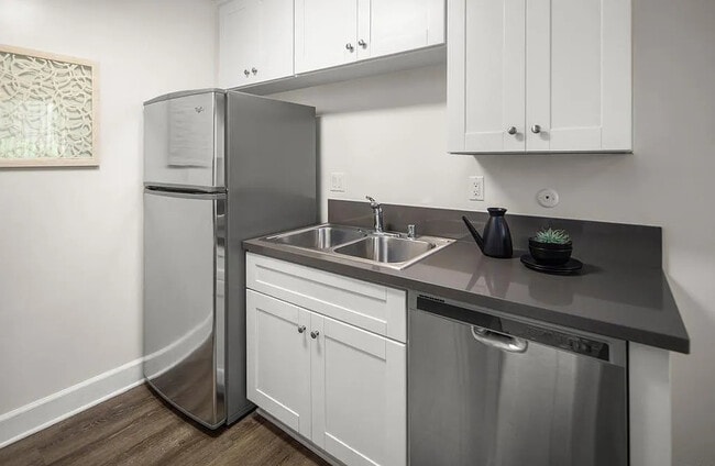 Building Photo - Charming 1-Bed La Jolla Retreat with Utilities Included, In-Unit Laundry & Carport