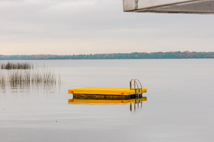 Building Photo - 6806 Sunset Strip NW