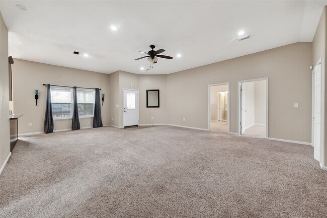 Building Photo - 1143 3ks St