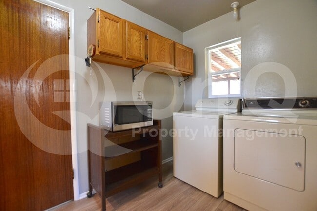 Building Photo - 1930 E Solano Dr