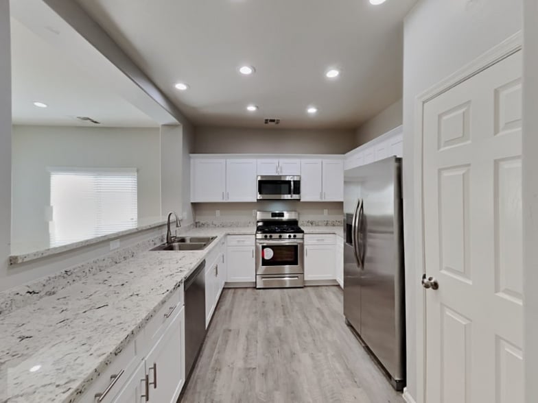 Primary Photo - 44220 Caven Dr