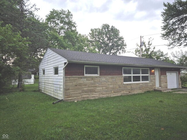 Building Photo - 2725 Kristen Dr W
