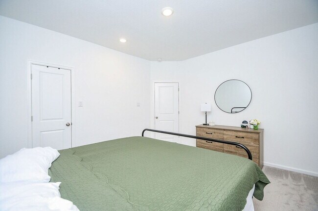 Building Photo - 28722 Mount Bonnell Dr