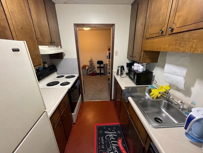 Building Photo - Campus View Apt-Walking Distance to UGA!