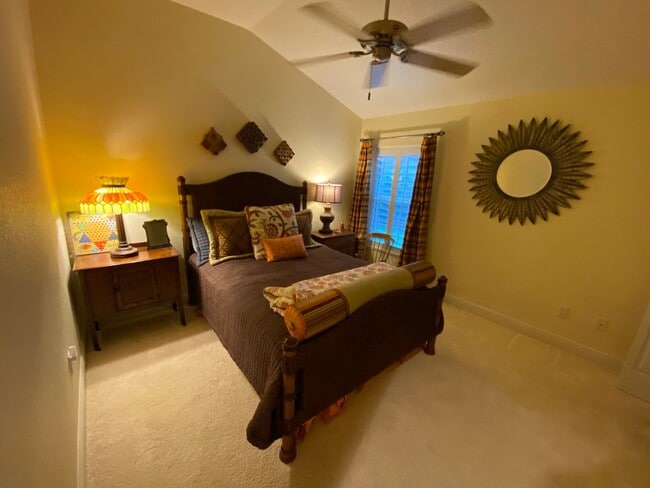 Building Photo - Exquisite - Turnkey, 3 bed + 2 1/2 Bath + ...