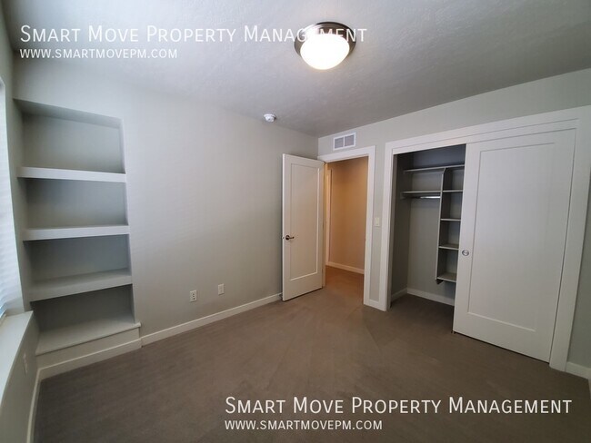 Building Photo - Executive East Boise Townhome on the Green...
