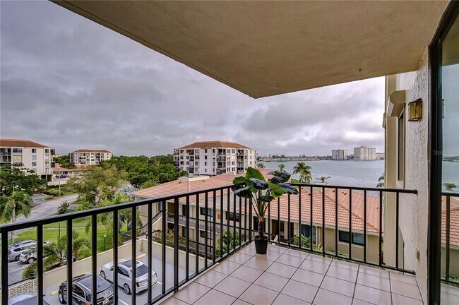 Building Photo - 6322 Palma Del Mar Blvd S