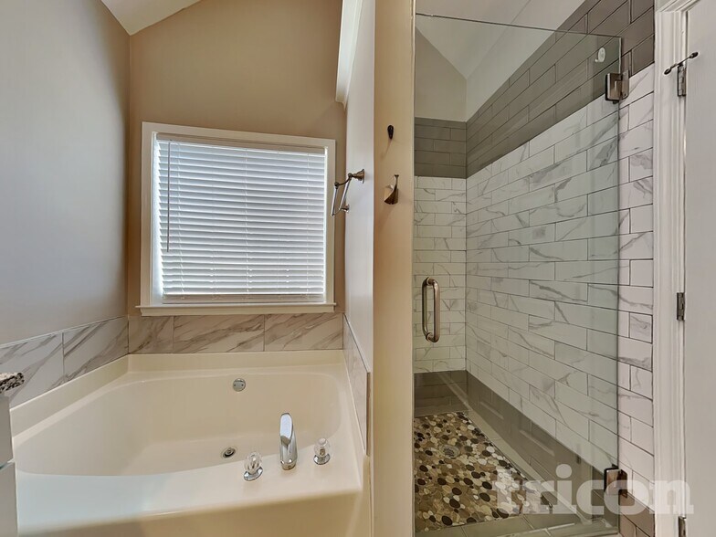 Building Photo - 219 Arlington Ct