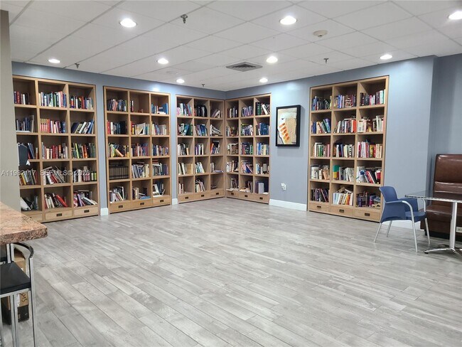 Building Photo - 850 N Miami Ave