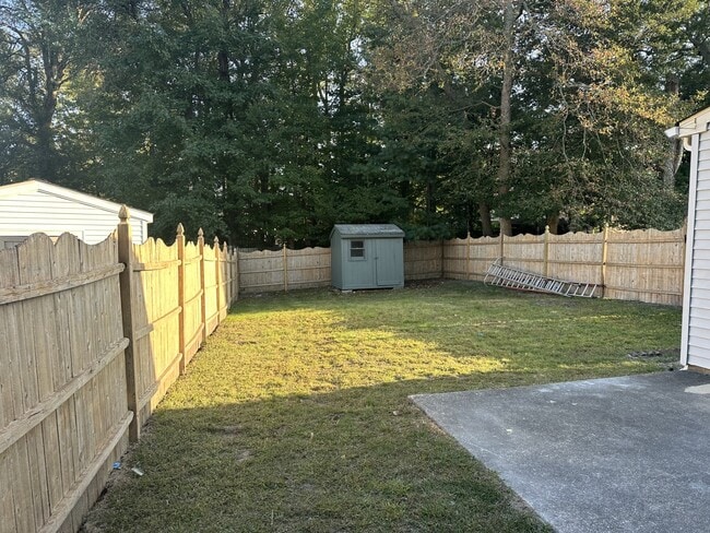 Building Photo - 223 Foxwood Ln