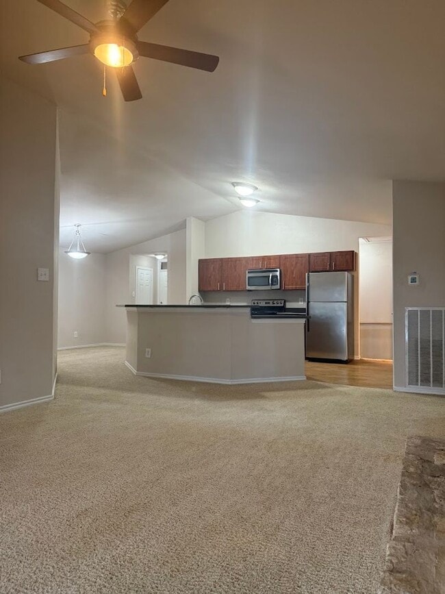 Building Photo - 2 BD with Garage - Dog Park - Resort Pool ...