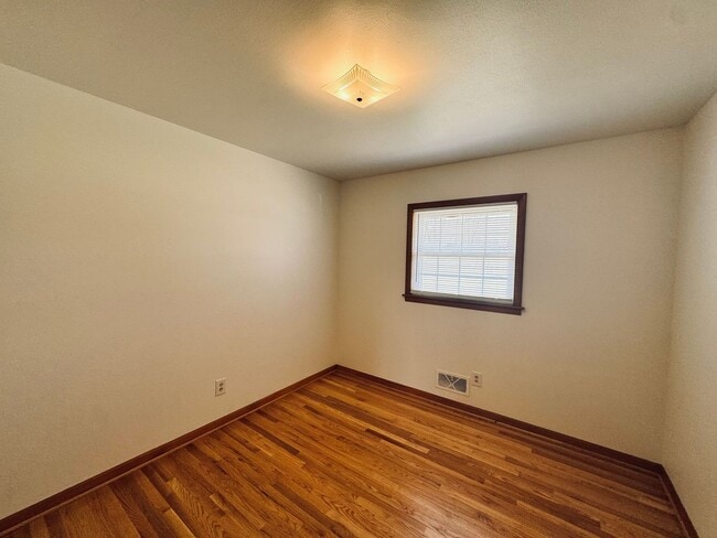 Building Photo - Charming Brick Ranch Home in Campbell County