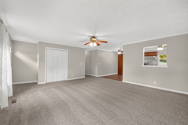 Building Photo - 2504 Angelyn Dr