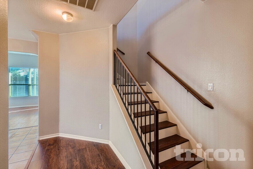 Building Photo - 257 Verano Dr