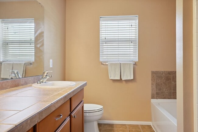 Building Photo - Spacious 3-Bedroom Home in Tumwater – Styl...