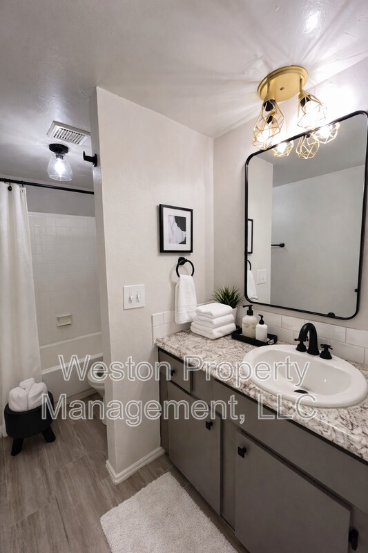 Building Photo - 6032 Northwest Expy