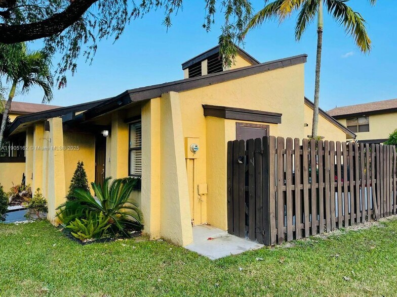 Building Photo - 12736 SW 66th Terrace Dr