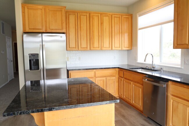 Building Photo - 9507 NE 39th Ave