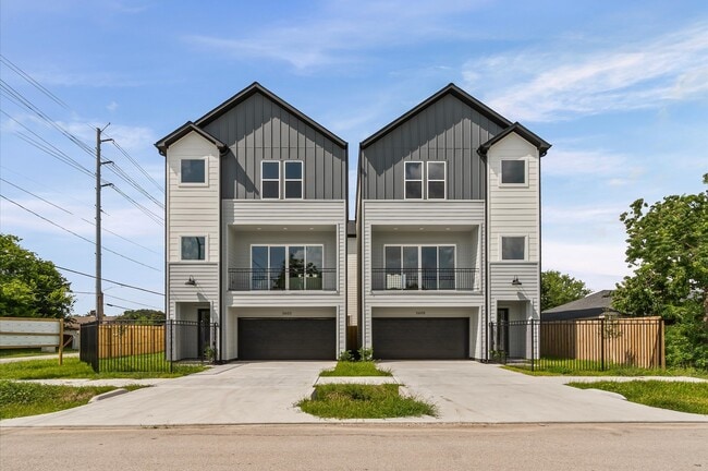 Building Photo - 3603 Mt Pleasant St