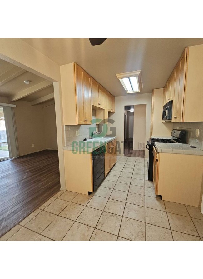 Building Photo - PRICE DROP!! 3 Bedroom 2 Bath Modesto home...