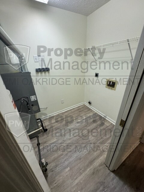 Building Photo - Two Bedroom Townhome with Attached Garage