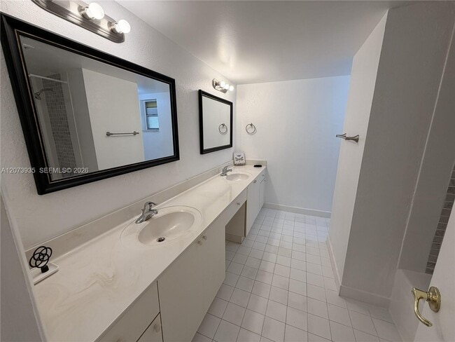 Building Photo - 4205 N University Dr