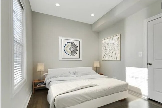 Building Photo - 3350 N Kenmore Ave