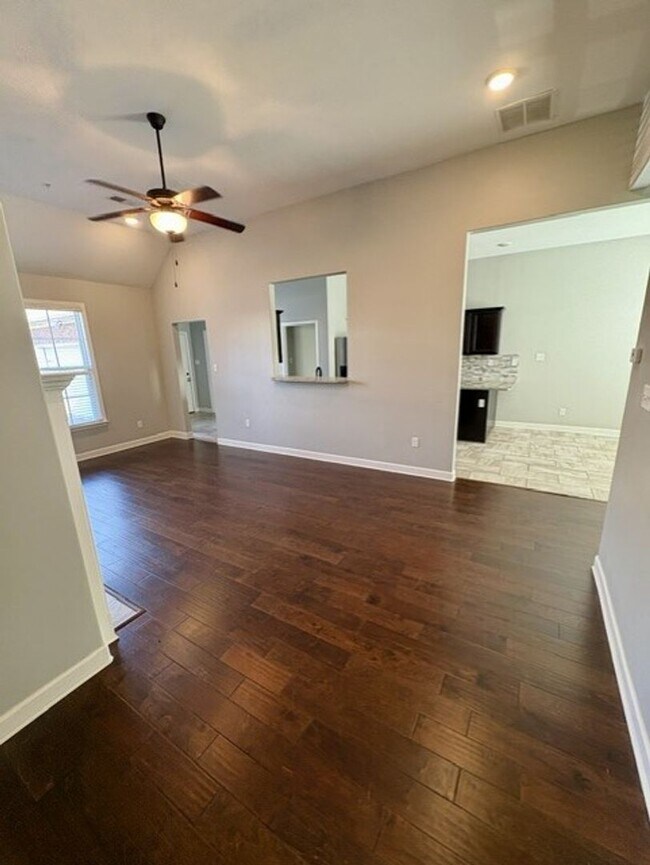 Building Photo - 8919 Glen Crossing