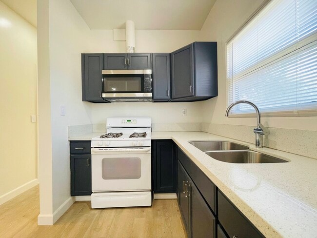 Building Photo - 3990 4th St