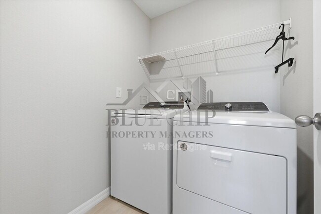 Building Photo - 12937 Camarillo Pl