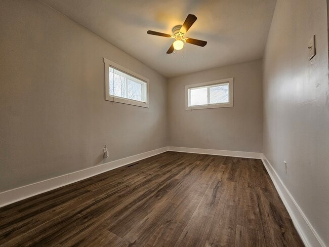 Building Photo - 2900 Central Dr