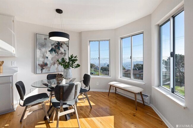 Building Photo - 999 Wisconsin St