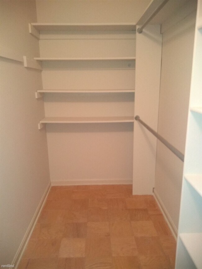 Building Photo - 2 br, 1 bath Condo - 5913 Mayflower Court T3