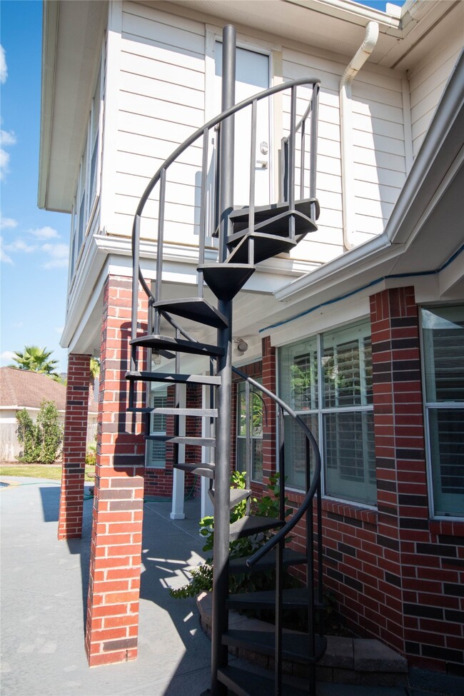 Building Photo - 5810 Parkdale Ct