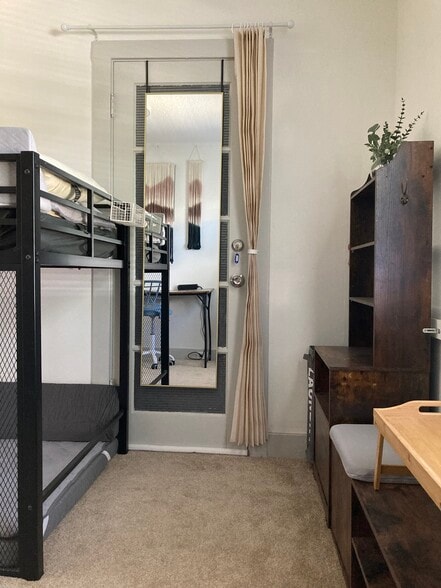 Building Photo - 3421 Belmont Ave