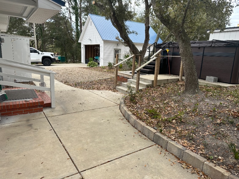 Building Photo - 313 73rd Ave N