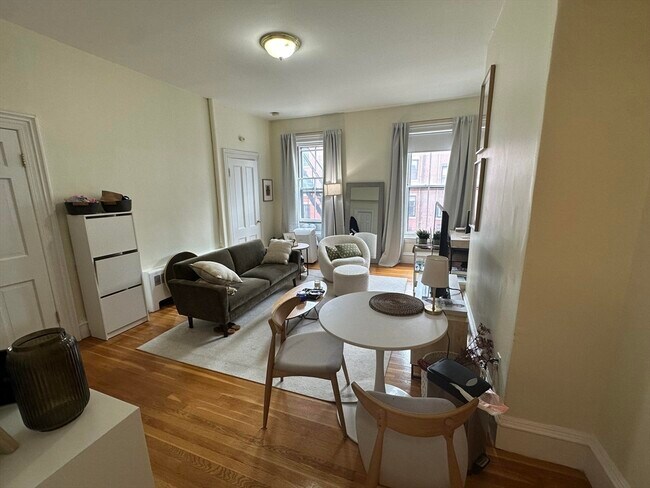 Building Photo - 300 Marlborough St