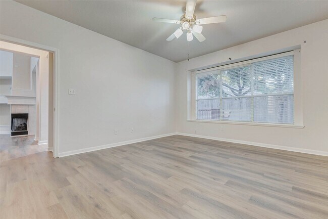 Building Photo - 10210 Thornmont Ln