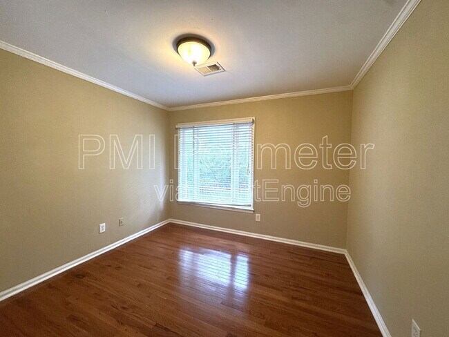 Building Photo - 5338 Roberts Dr