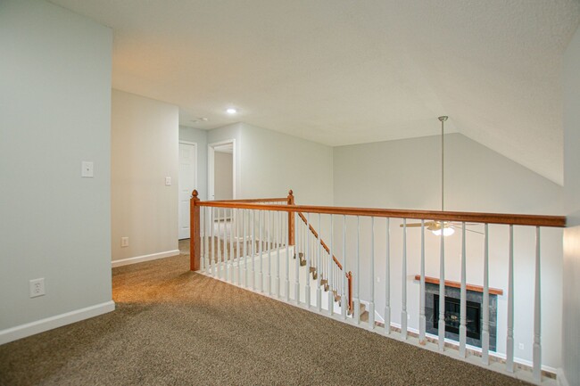 Building Photo - Pet Friendly Three Bedroom!