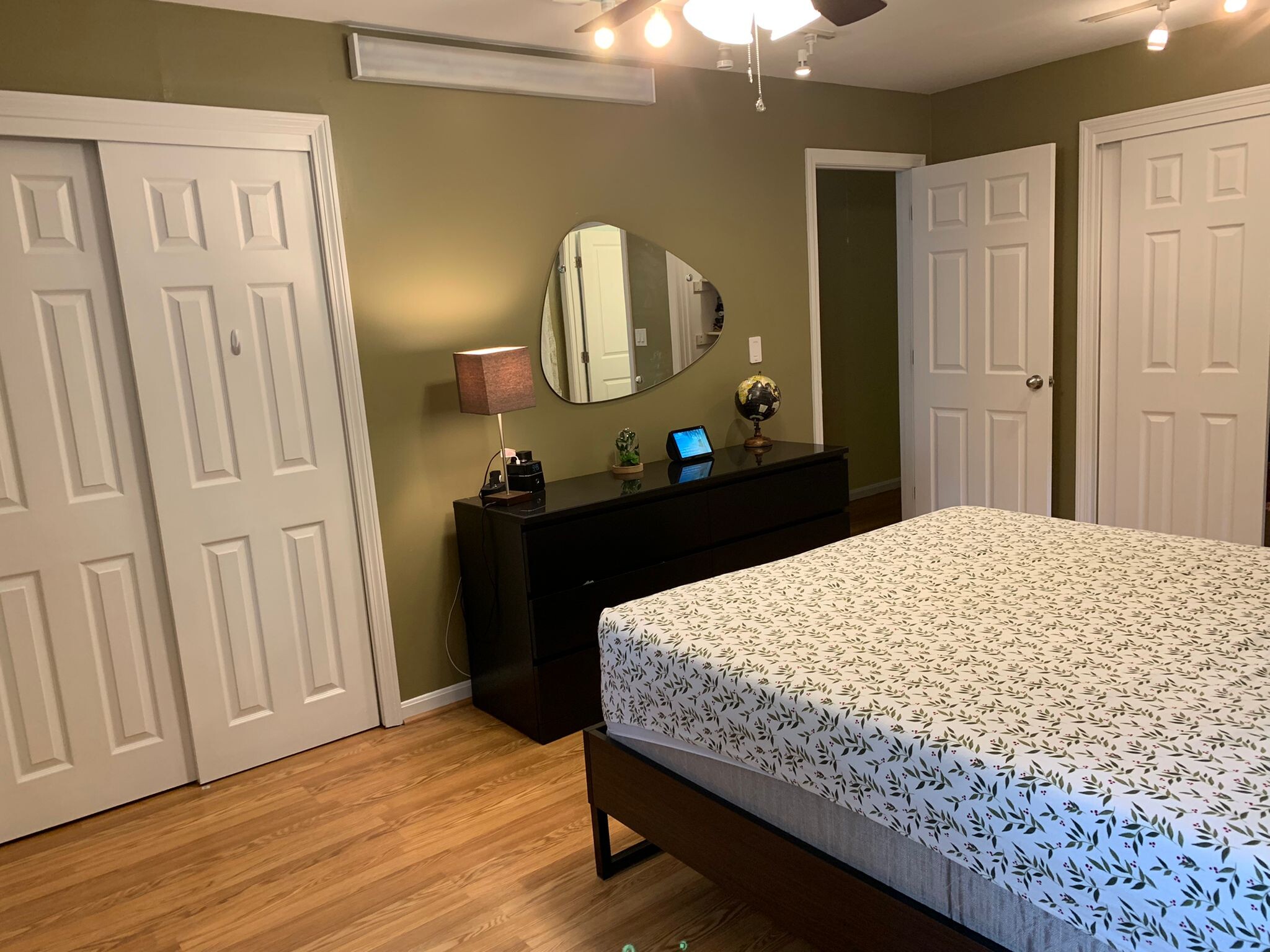 Master Bedroom vth His/Her closets- pic1 - 15 Sherwood Cir