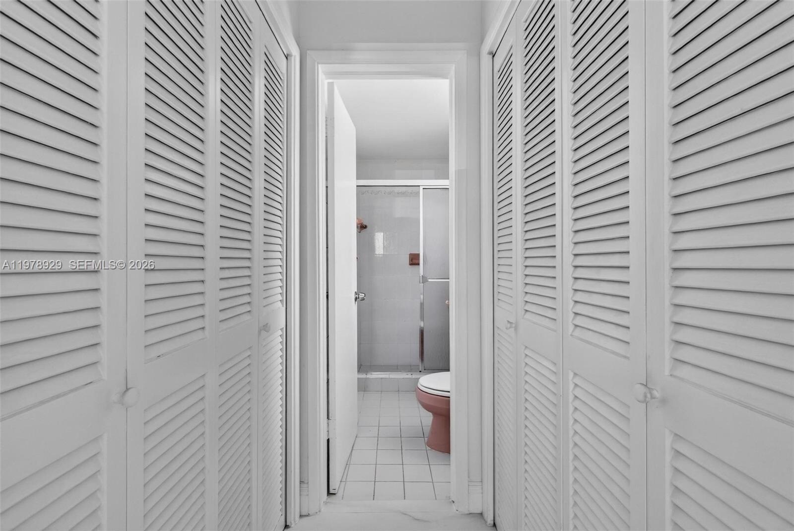 Building Photo - 1470 N Treasure Dr