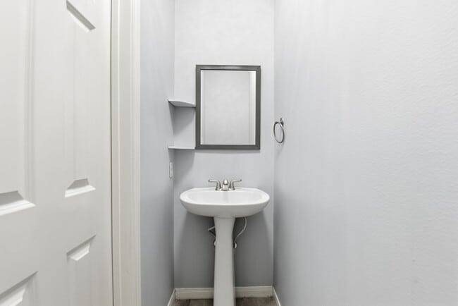 Building Photo - Charming Corner Townhouse in the Heart of Midtown