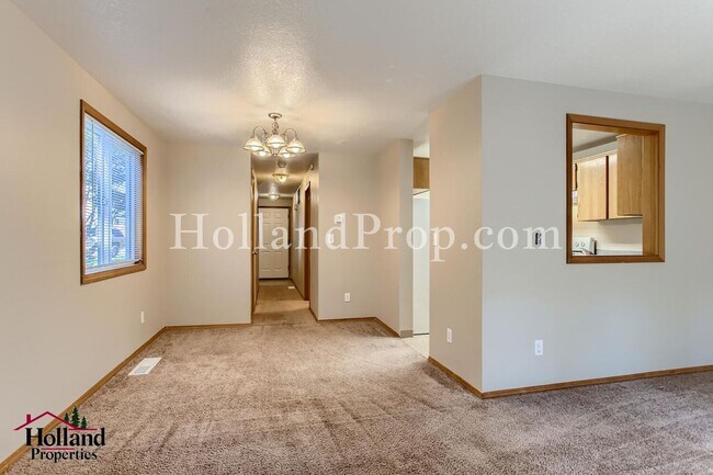 Building Photo - 15470 SW Donna Ct