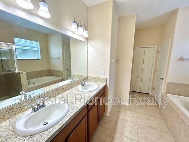 Building Photo - 2123 Roanoke Springs Dr