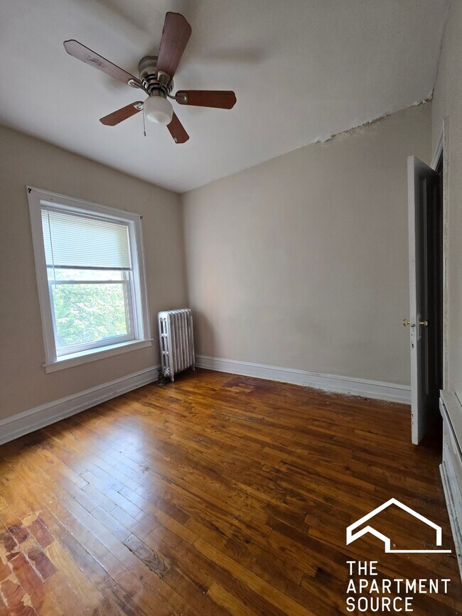 Building Photo - 1364 W Estes Ave